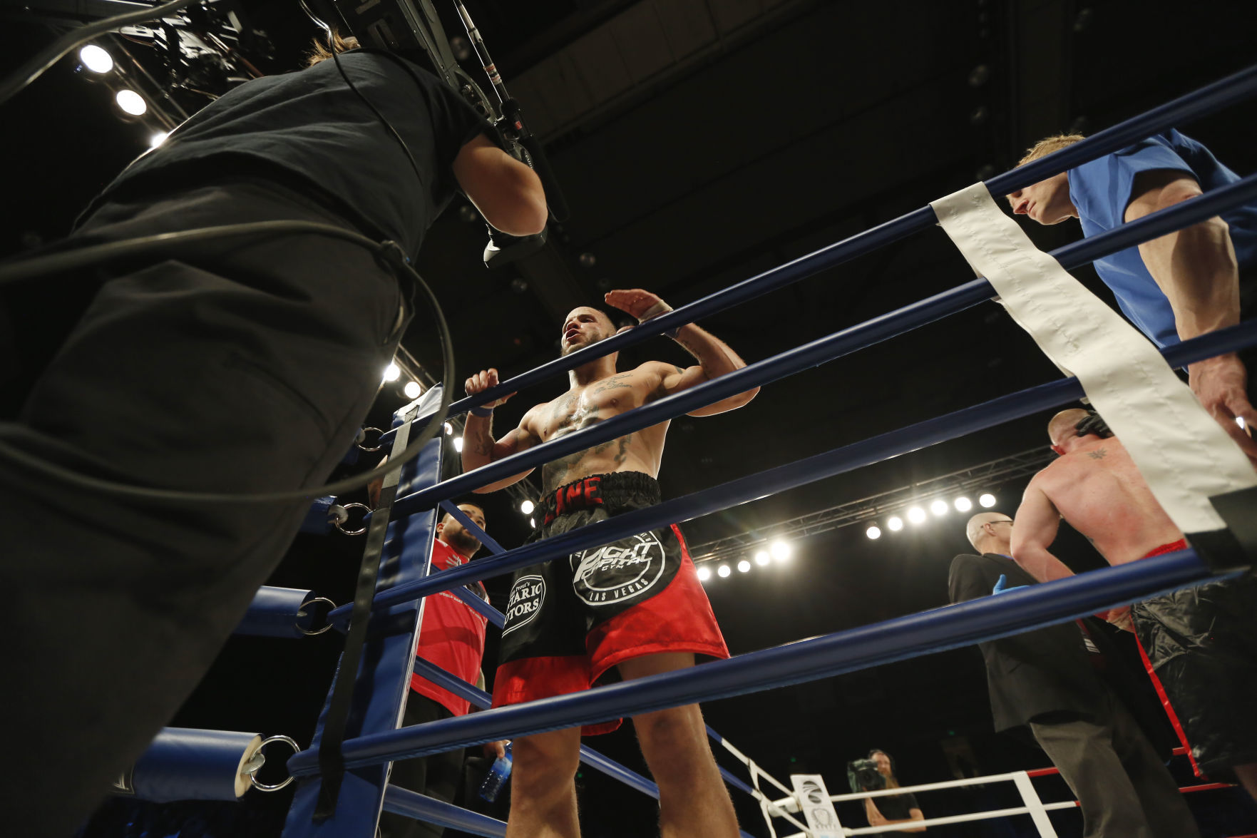 Bare-knuckle fighting